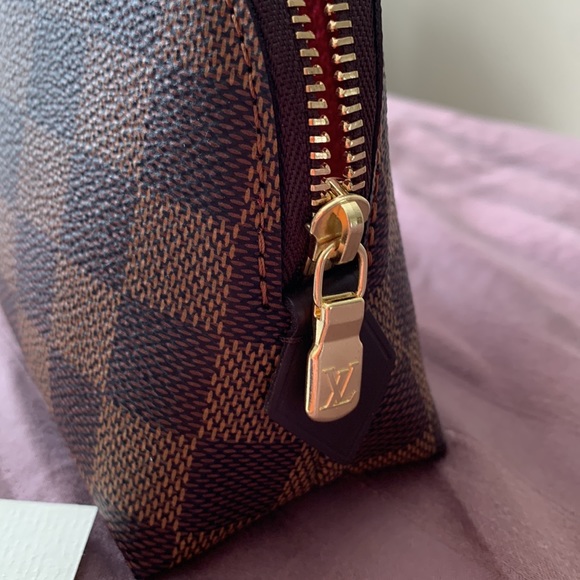 100% Authentic Louis Vuitton Cosmetic Pouch Damier Ebene. Like New! Date SR4280 - Picture 4 of 6